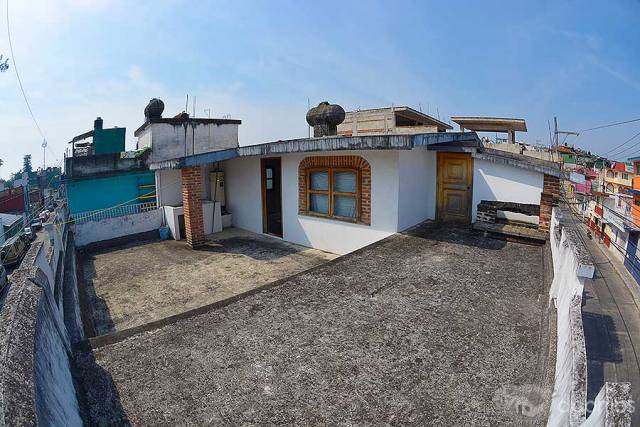 Casa en venta a una cuadra de Venustiano Carranza  