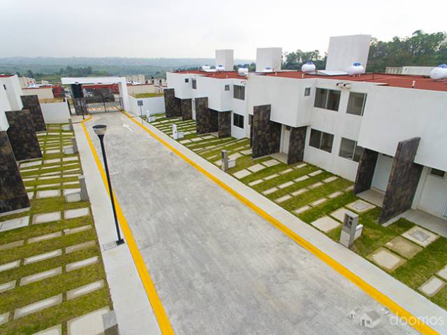 El lago residencial Un Paraíso en La Tierra