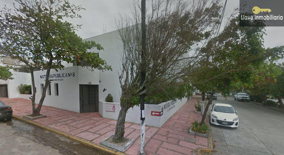 Amplia casa en venta cerca del malecón