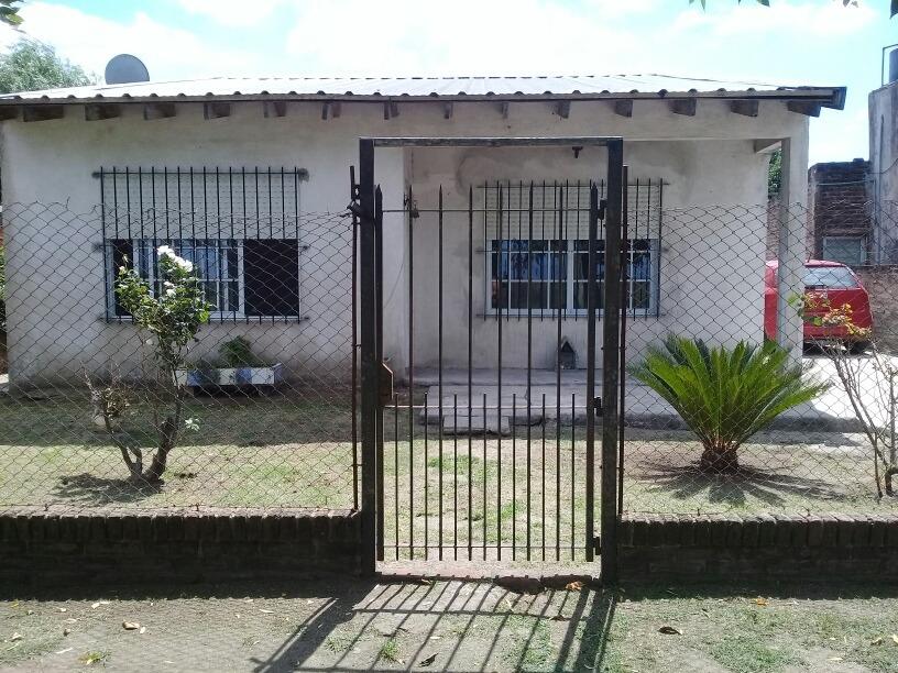 Casa en venta - 2 dormitorios 1 baño - 120mts2 - Longchamps