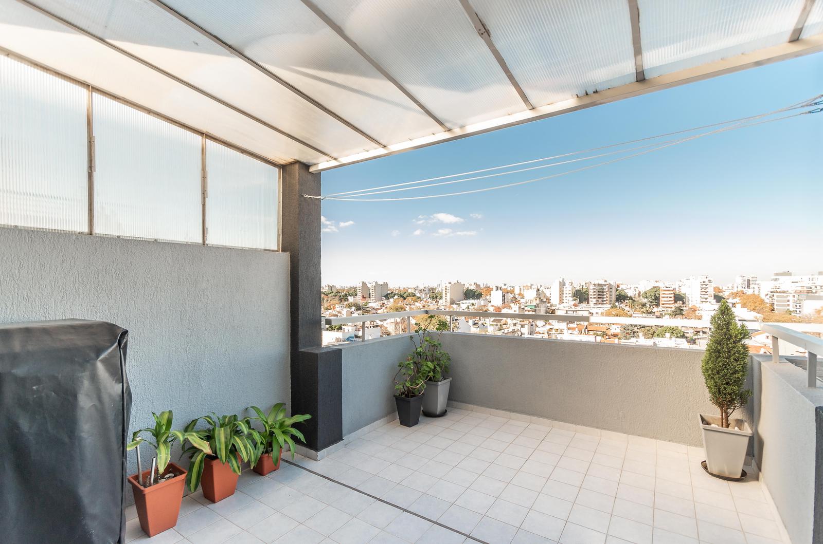 Departamento en Venta. 3 amb. Con cochera. Al frente. Balcón terraza. Villa Pueyrredon