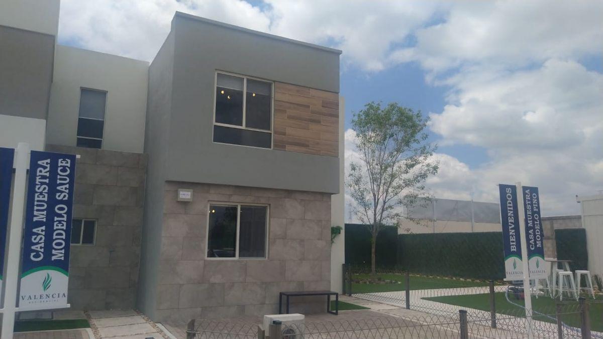 Venta de Casas en Valencia Residencial, Ciudad Maderas, 2 Recamaras, 1.5 Baños..