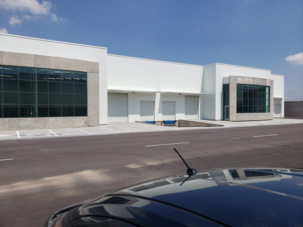 Se Renta Nave Industrial en El Marques, T.2415 m2, Altura Libre 7m