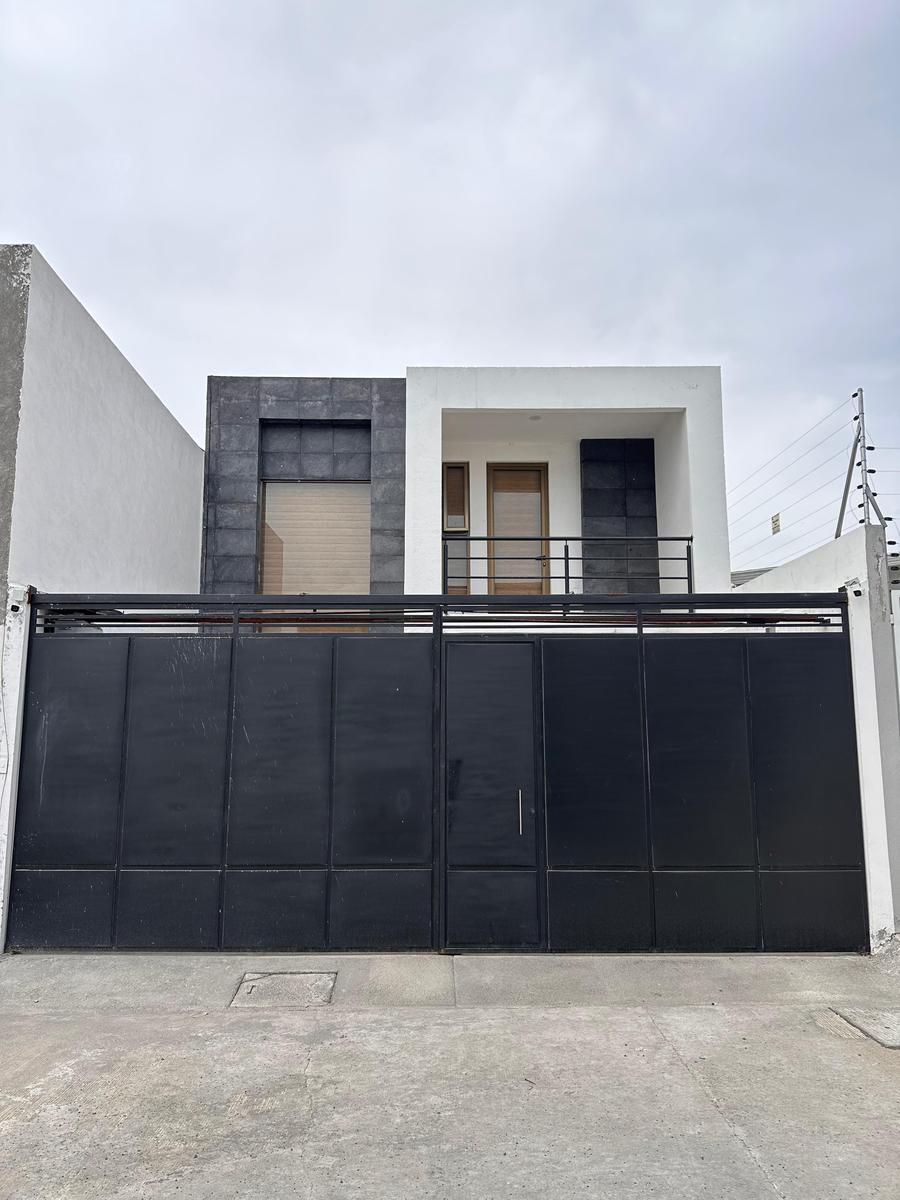 Casa en  VENTA EN CACALOMACAN