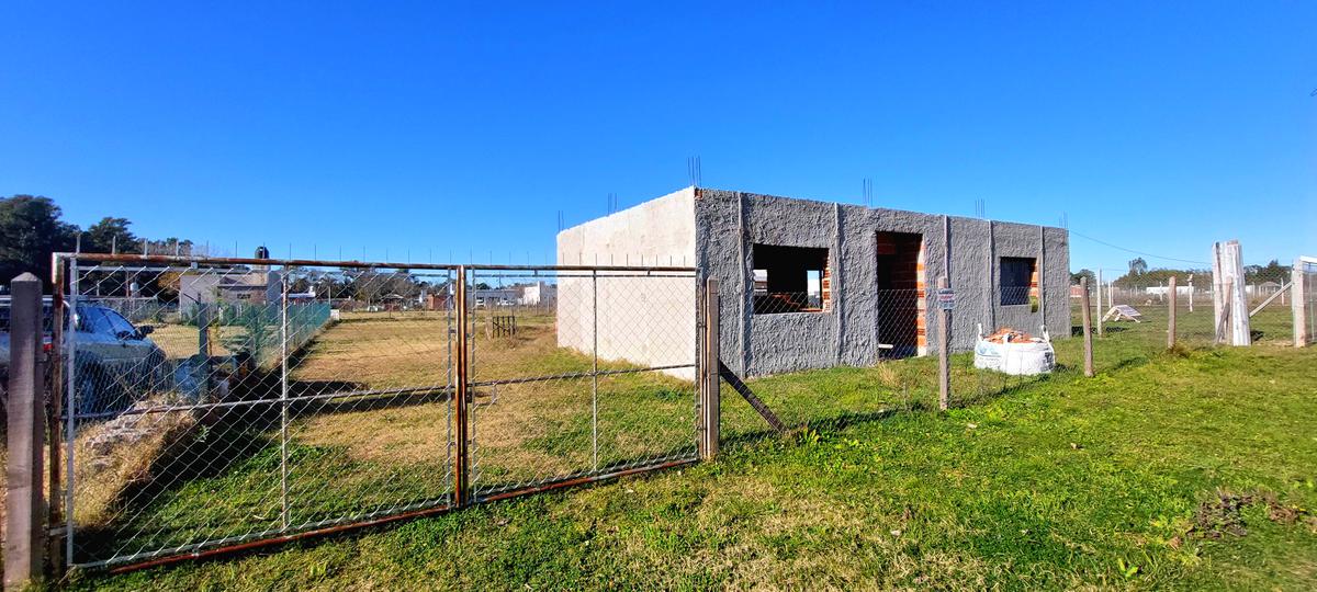 Casa a Terminar sobre terreno de 870 m2 a la venta en Cañuelas-200 mts de la Autopista