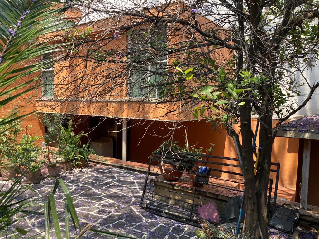 Casa en  Venta en Letran Valle con terraza y estacionamiento