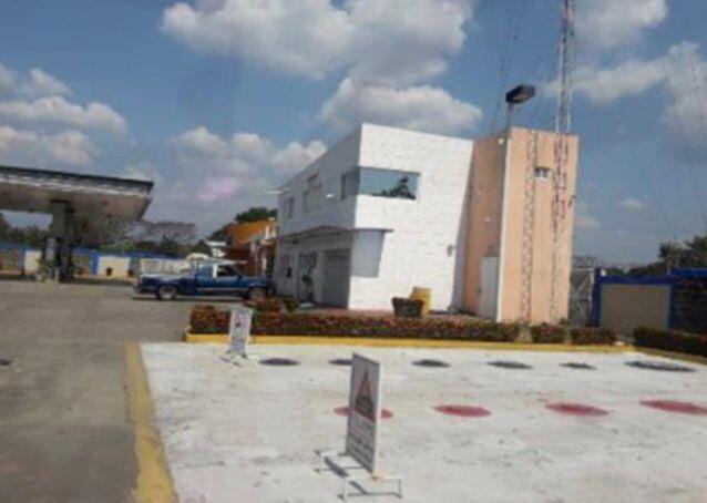 Bomba de gasolina con Edificios en REMATE,  Tapachula.