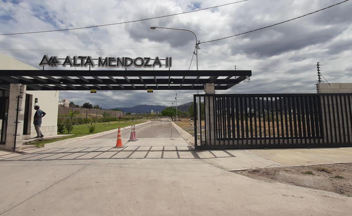 CASA EN OBRA B°Alta Mendoza II - El Challao - Mendoza.