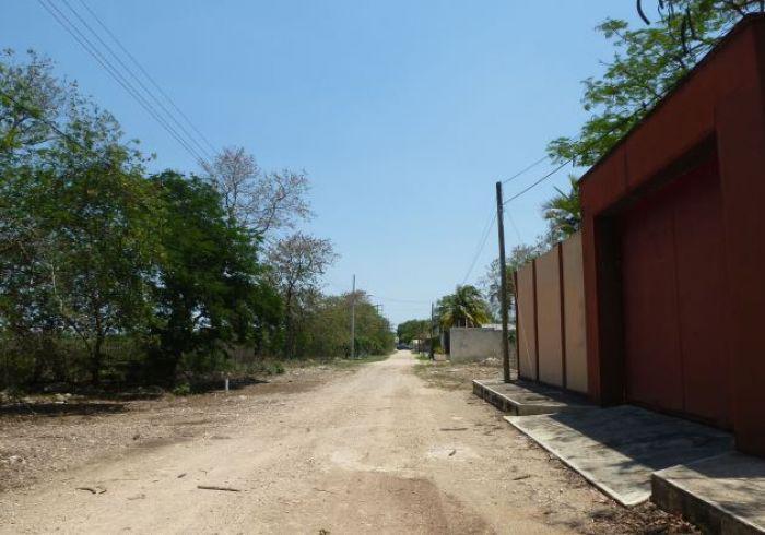 Terreno Cholul muy cerca de Citadela Bardeado