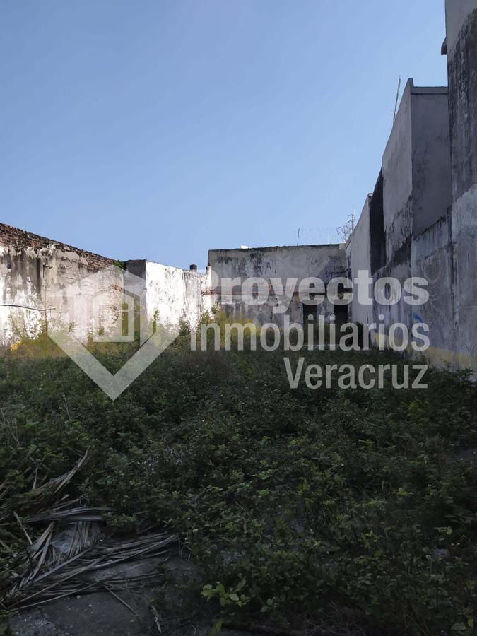 Se vende terreno sobre avenida principal cerca del Parque Zamora e indecencia colonia Ricardo Flores Magón Veracruz