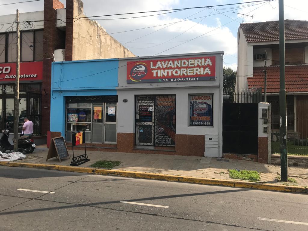 2 Locales y fondo libre sobre Av Yrigoyen!