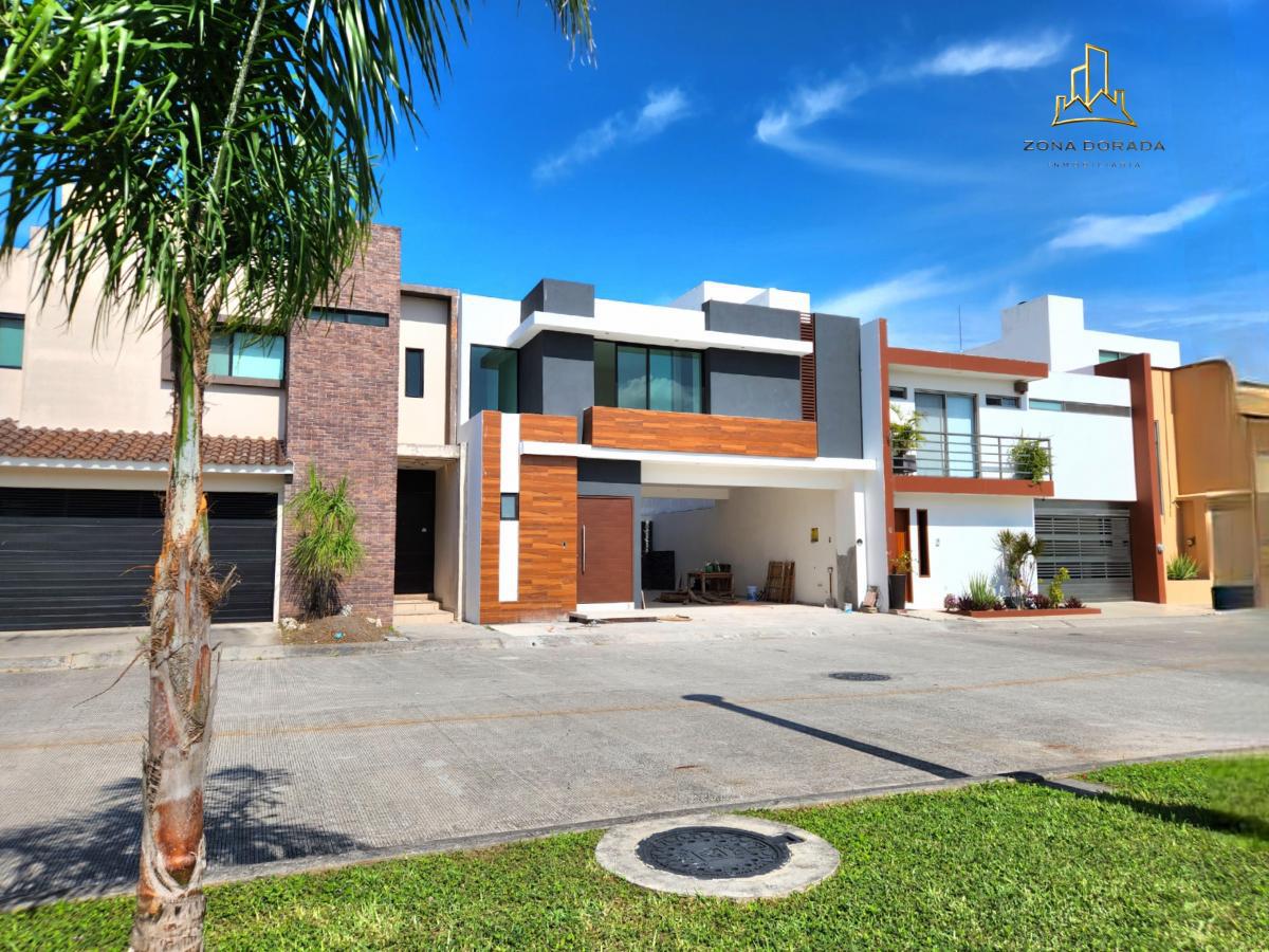 Casa en Venta con Alberca en el Fraccionamiento Lomas Residencial, Veracruz