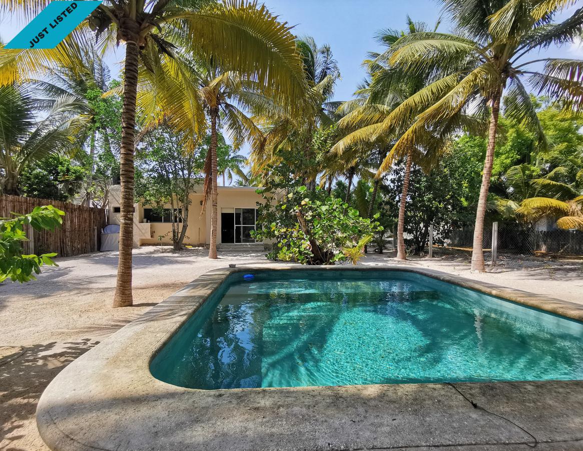 CASA EN VENTA/RENTA MERIDA PLAYA, SAN CRISANTO A 40M DE LA PLAYA (SRC-1088)