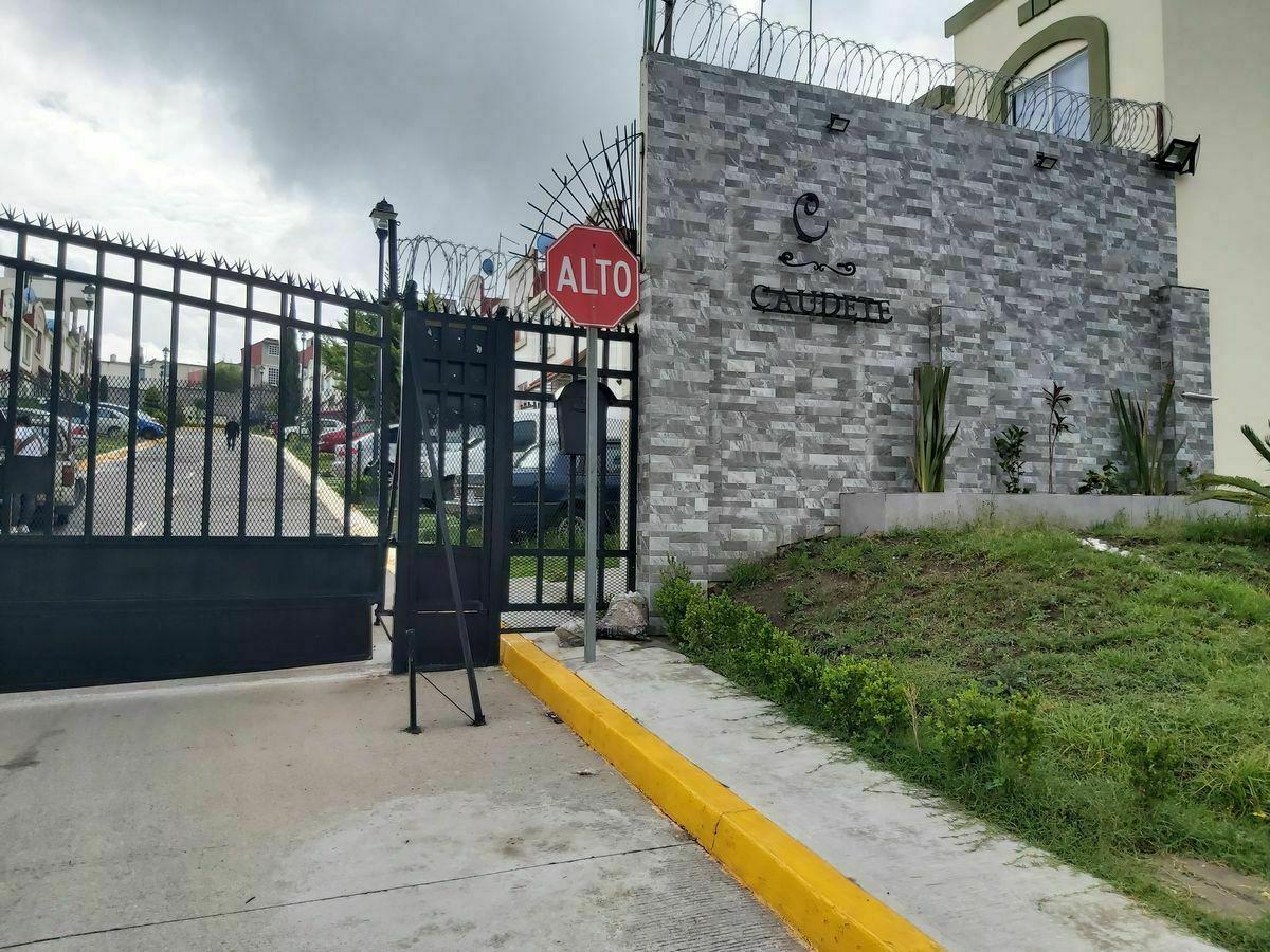 BOG SE VENDE CASA CON AMPLIACION EN URBI VILLAS DEL REY, HUEHUETOCA