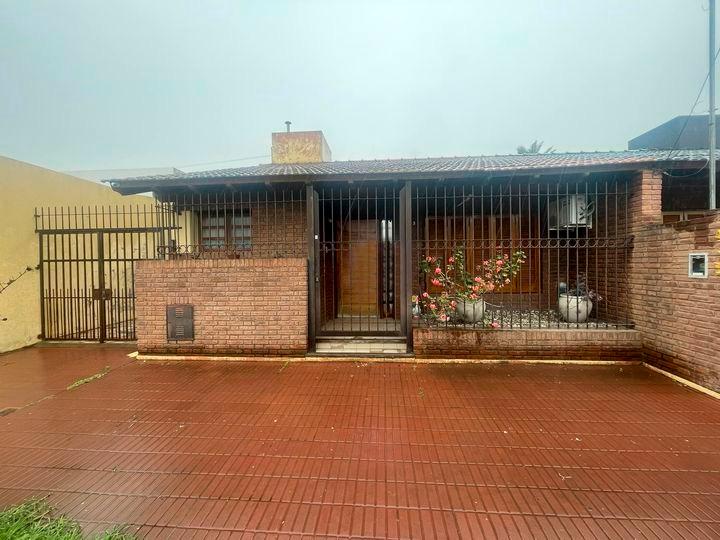 Casa en venta - 2 Dormitorios 1 Baño - 330Mts2 - Chivilcoy