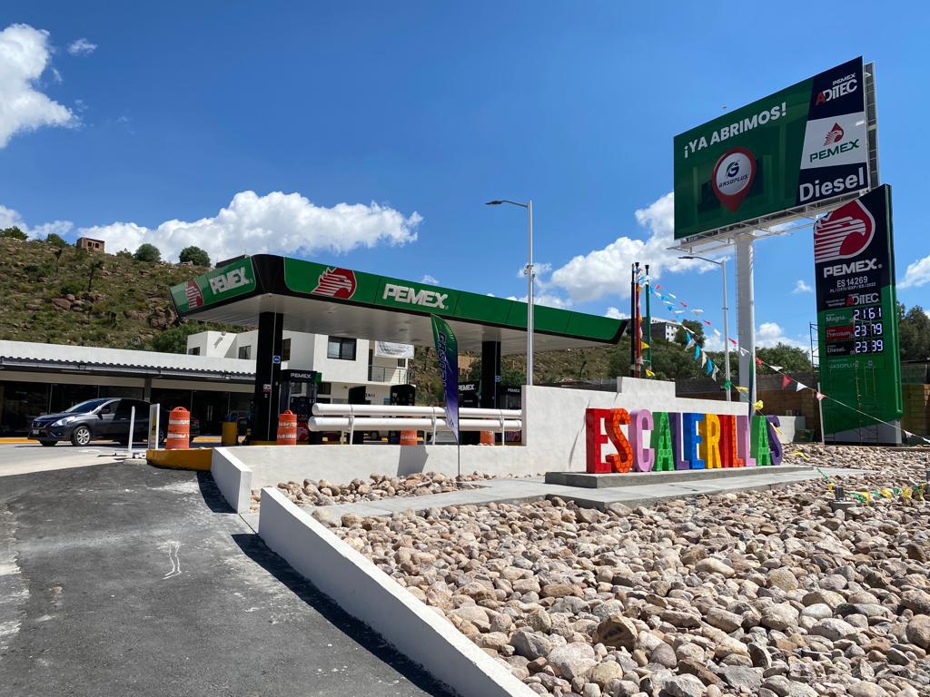 LOCALES EN RENTA EN CARRETERA A ESCALERILLAS, EN GASOLINERA PEMEX