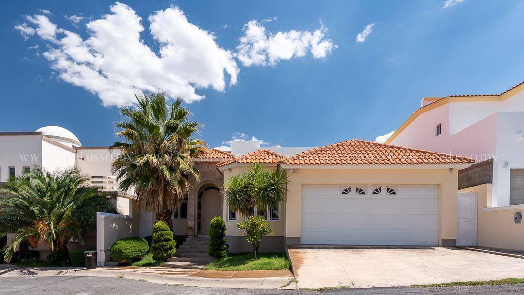 CASA EN VENTA EN LOMAS DEL VALLE, UNA PLANTA.