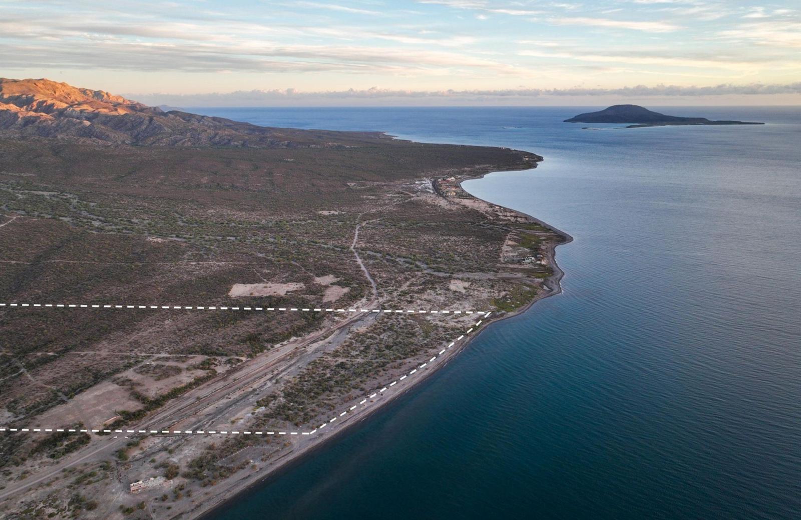 Terreno de uso mixto frente al mar, en venta Loreto Baja California Sur.