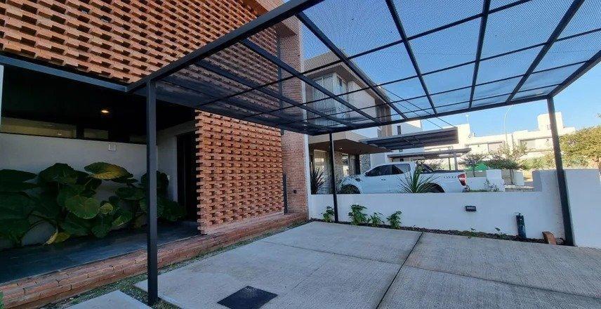 VENTA CASA TIPO DUPLEX CHACRAS DEL SUR SEGURIDAD 3 DORMITORIOS CBA