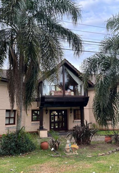 Casa en Barrio Náutico Cube Sobre el Lago