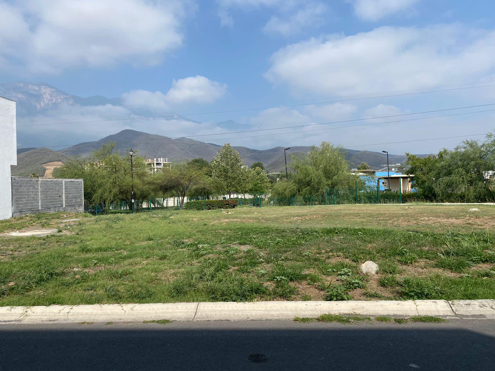 TERRENO EN VENTA EN VALLE DE CRISTAL PRIVADA FLORENCIA