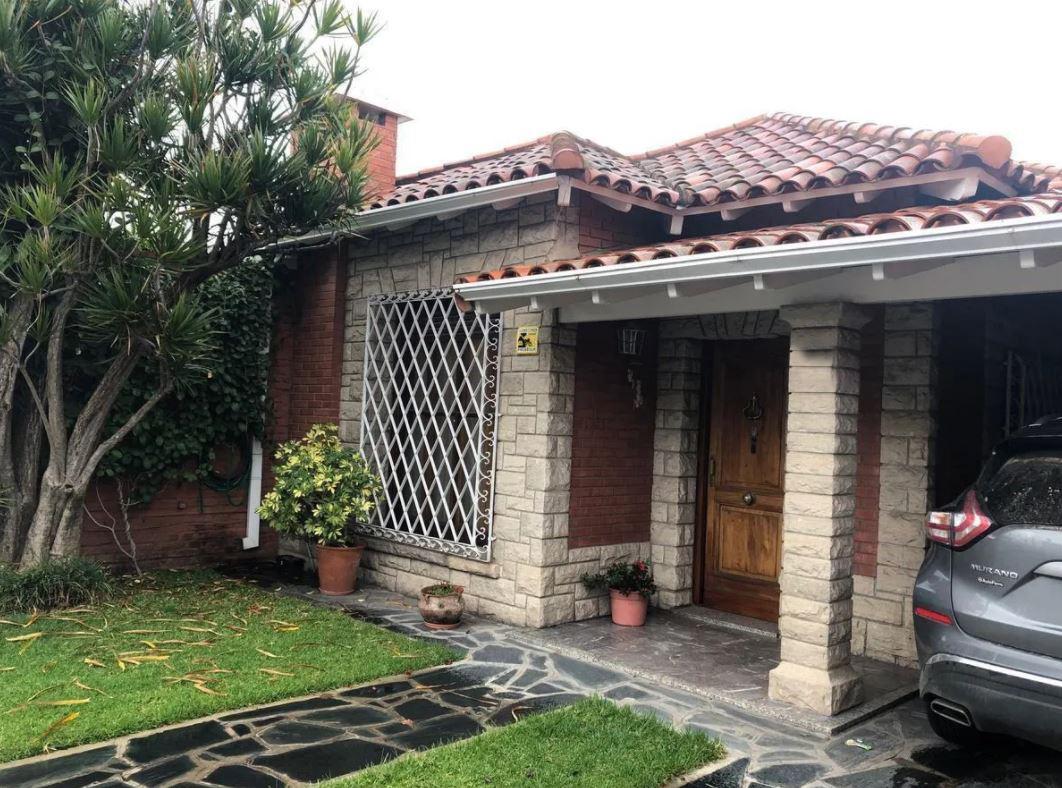 Casa venta - 3 dormitorios 3 baños - 400mts2 totales - Bernal