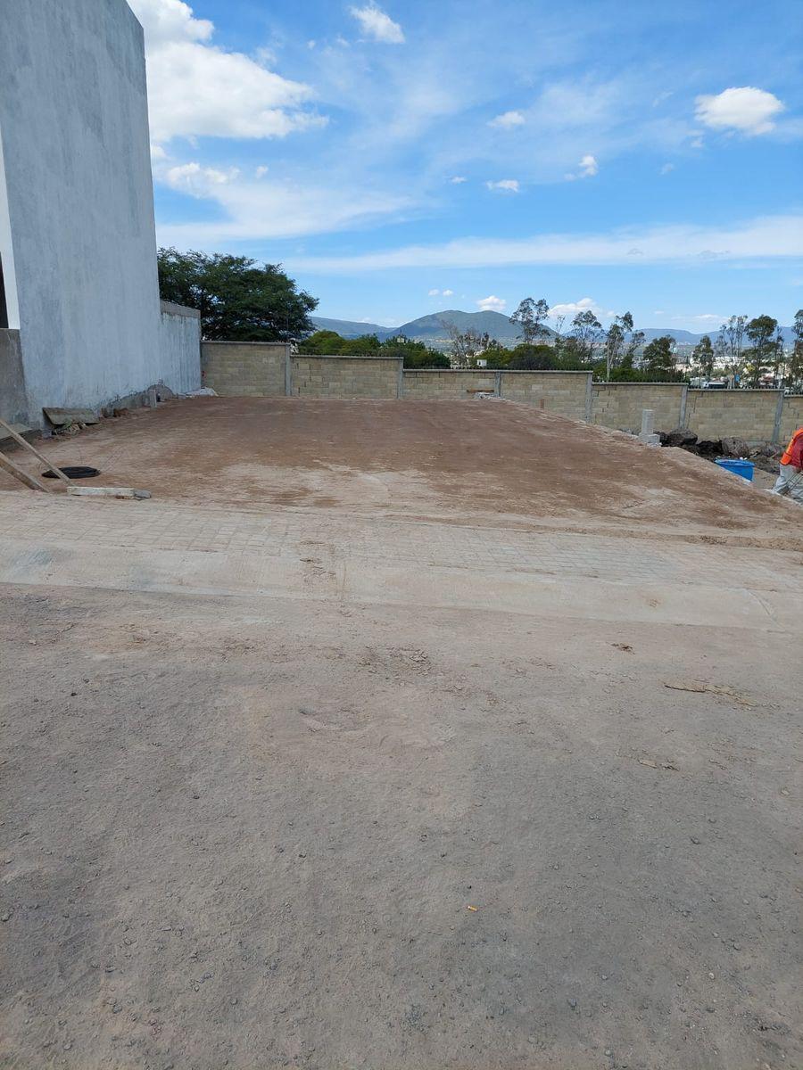 Se Vende Terreno en Colinas de Juriquilla de 211 m2, Limpio y Plano !!