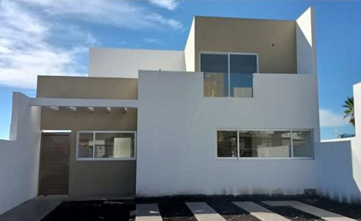 Estrena Casa en REAL DE JURIQUILLA, Jardín, 4ta Recamara en PB, Lujo !