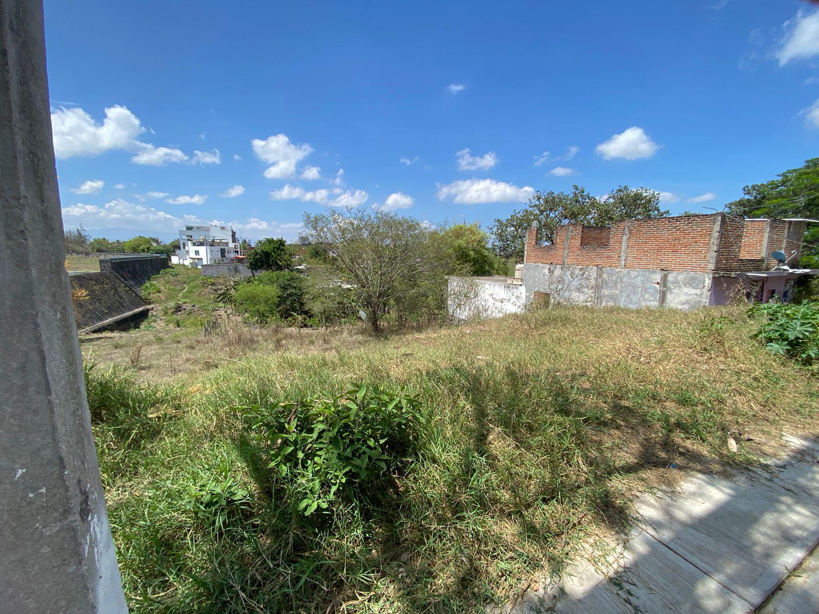 Terreno en  venta calle privada my cerca de la laguna de Miradores de Mar