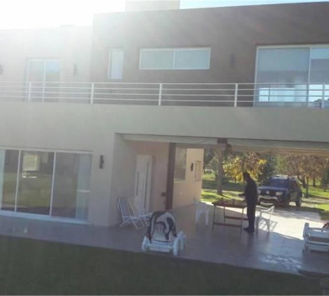 Hermosa casa en amplio lote de 1200mt2!!!