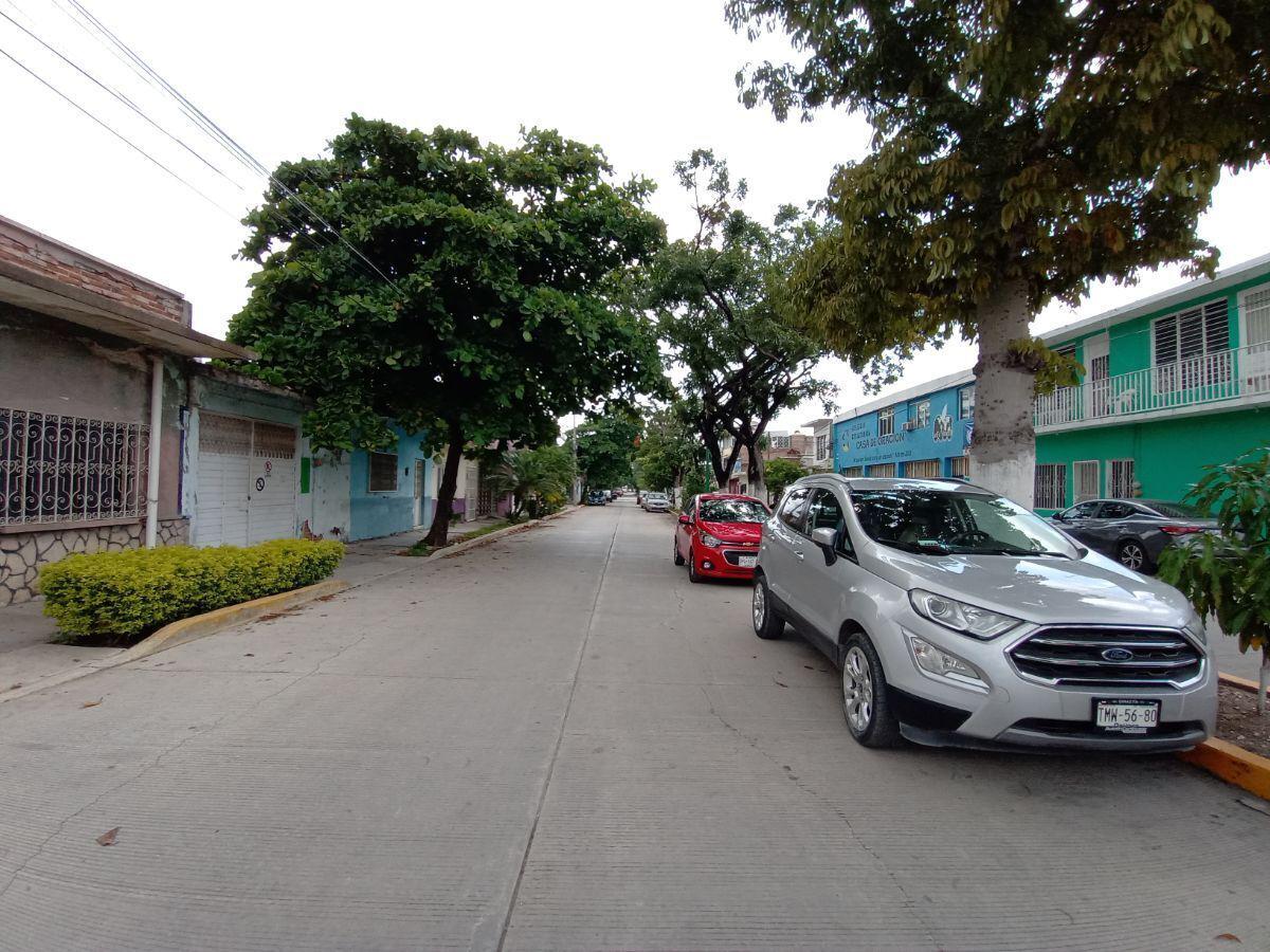 SE VENDE TERRENO CON CONSTRUCCION EN EL CENTRO ORIENTE DE TUXTLA GUTIERREZ