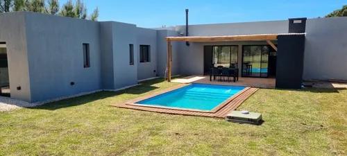 Casa venta 3 dormitorios 2 baños 1 cochera 1 patio y pileta 767 mts2 totales - Pinamar