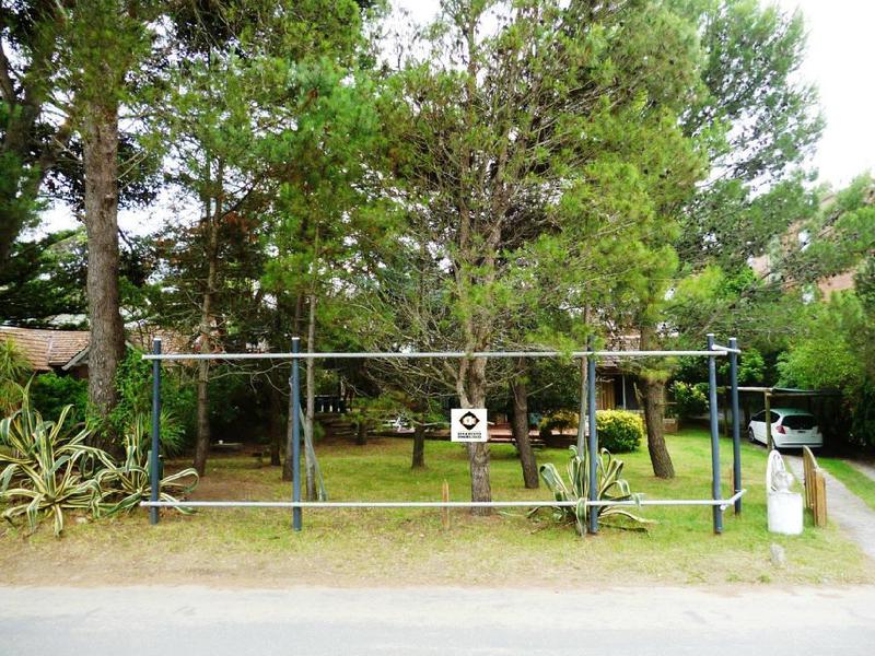 LOTE MULTIFAMILIAR CENTRICO EN PINAMAR - POTENCIAL DE 20 UNIDADES