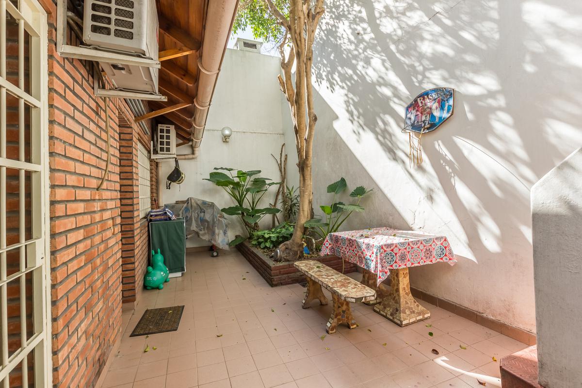 VENTA  Casa 4 amb c/ garage, patio, terraza -  Monte Castro