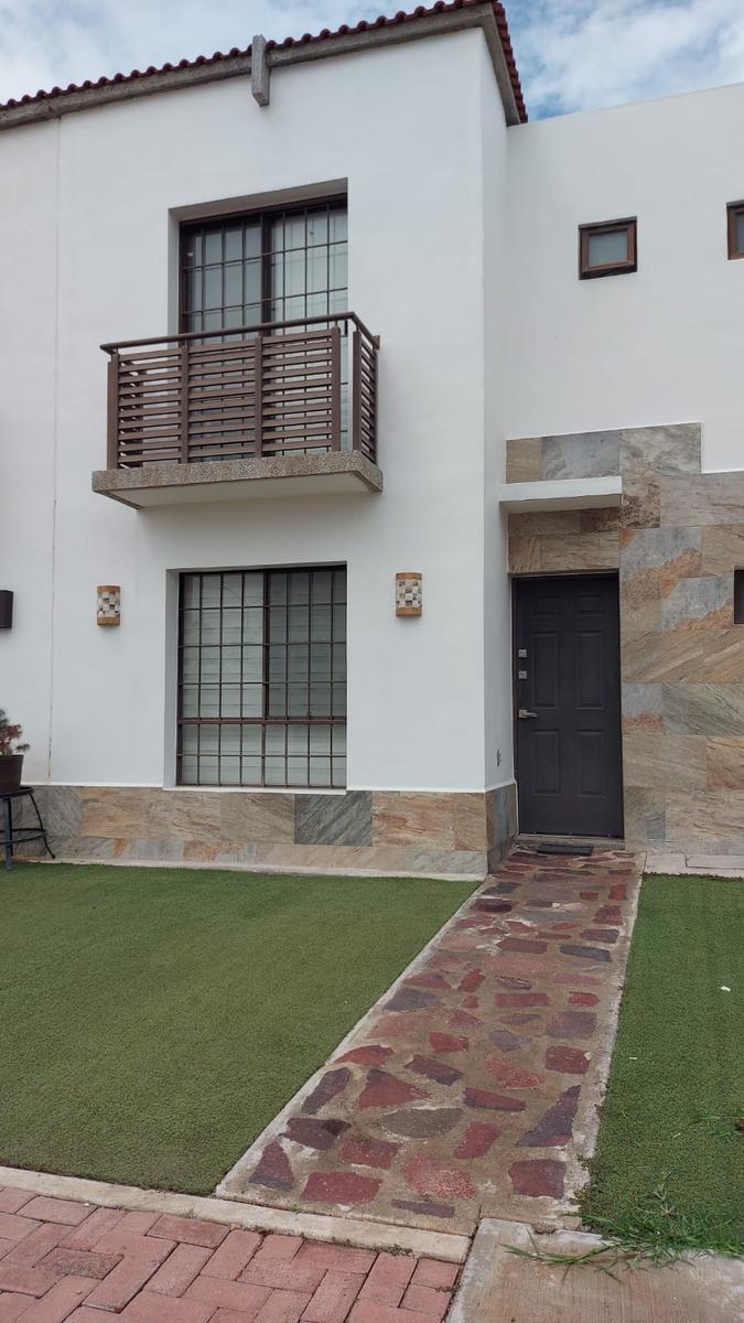 Casa en venta seminueva amueblada en Bosques del Dorado León Gto