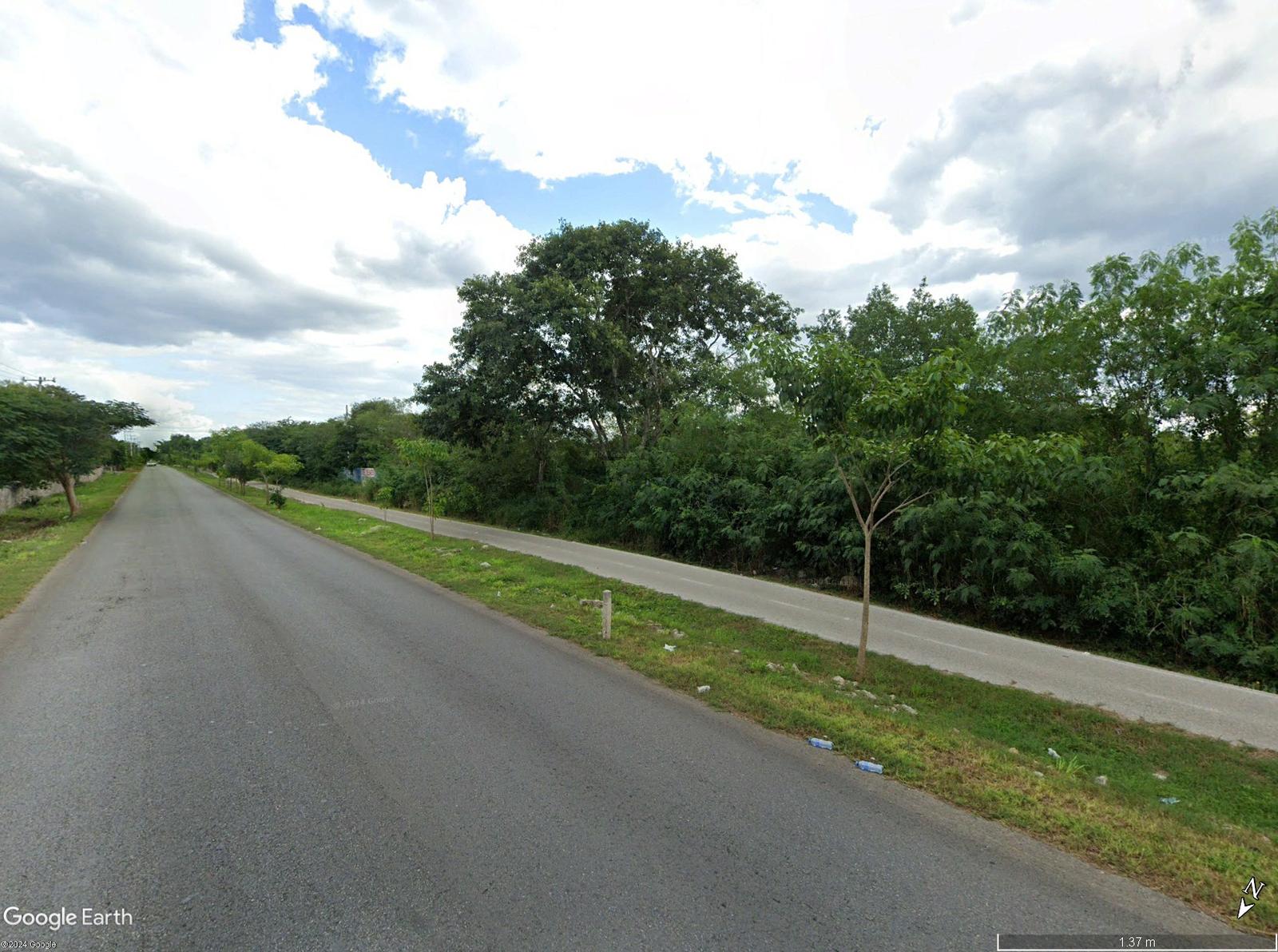 Terreno en  Venta a Pie de Carret. 2.2 ha a 6.5 km de Periferico, San Pedro Chimay. CFE