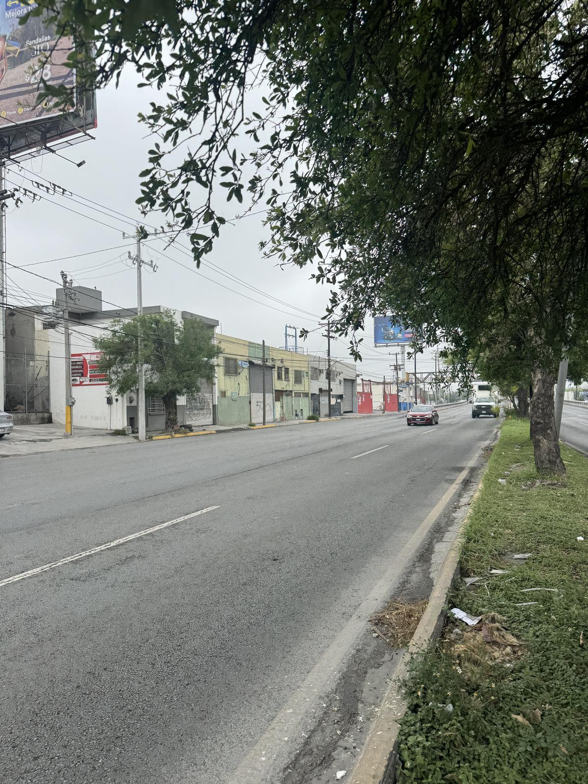 Bodega comercial en Av Bernardo Reyes, Monterrey, Nuevo León