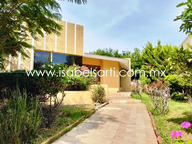 CASA EN VENTA EN JURICA