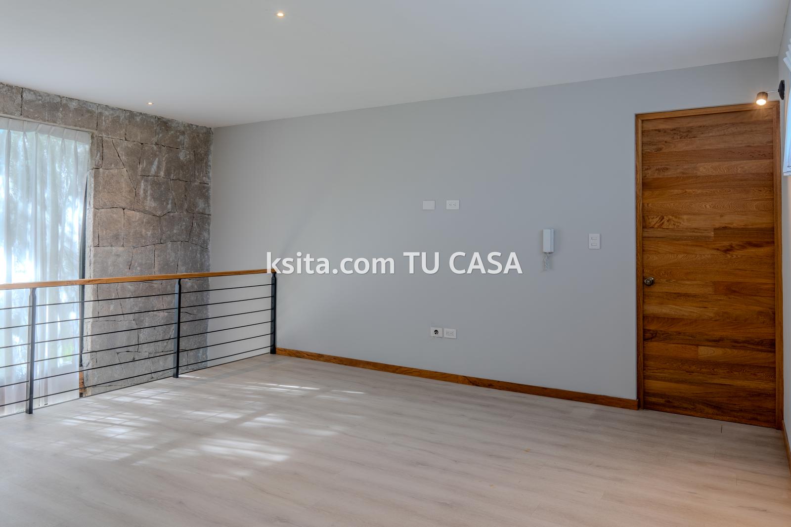 Casa en venta en Zerezotla, Cholula, Puebla. Fraccionamiento cerrado de 10 casas.