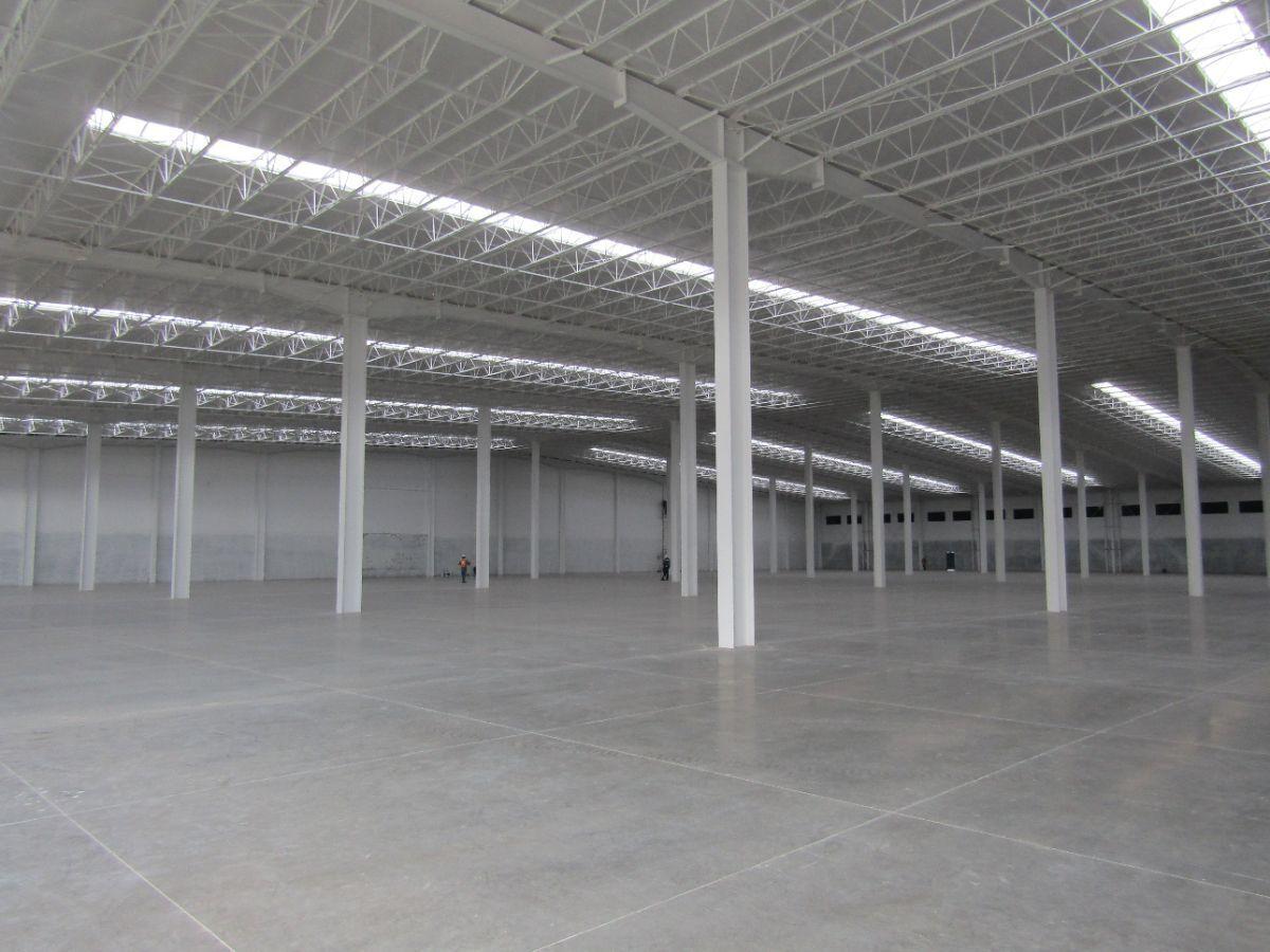 Nave Industrial en Renta en Parque Bernardo Quintana 2,824 m2