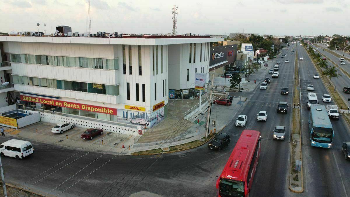 RENTA OFICINAS RIVIERA CENTRE PLAYA DEL CARMEN  DHL STARBUCKS CENTRO MAYA SAMS