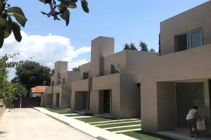 HOUSING DÚPLEX  3 DOR DE CATEGORÍA COCHERA EN CORAZON DE ARGÜELLO