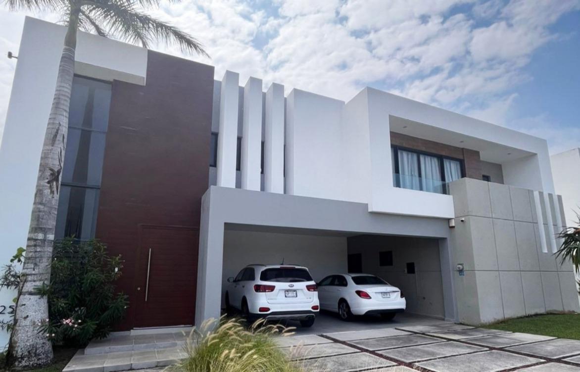 Casa en venta ubicada en Paseo de la Ceiba 3025.