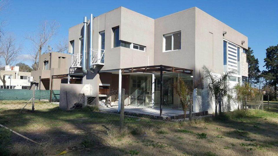 Casa en venta de 2 dormitorios c/ cochera en Pilar