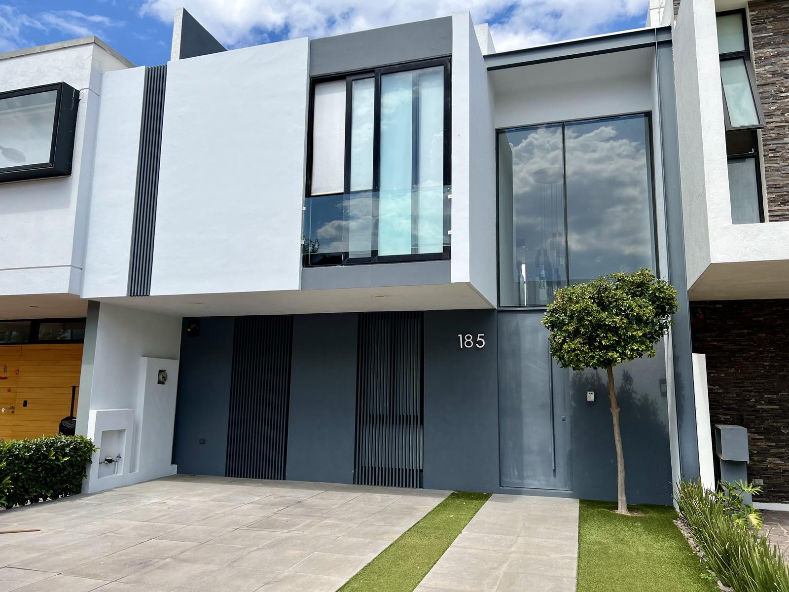 Hermosa casa de 3 niveles de oportunidad en venta Solares