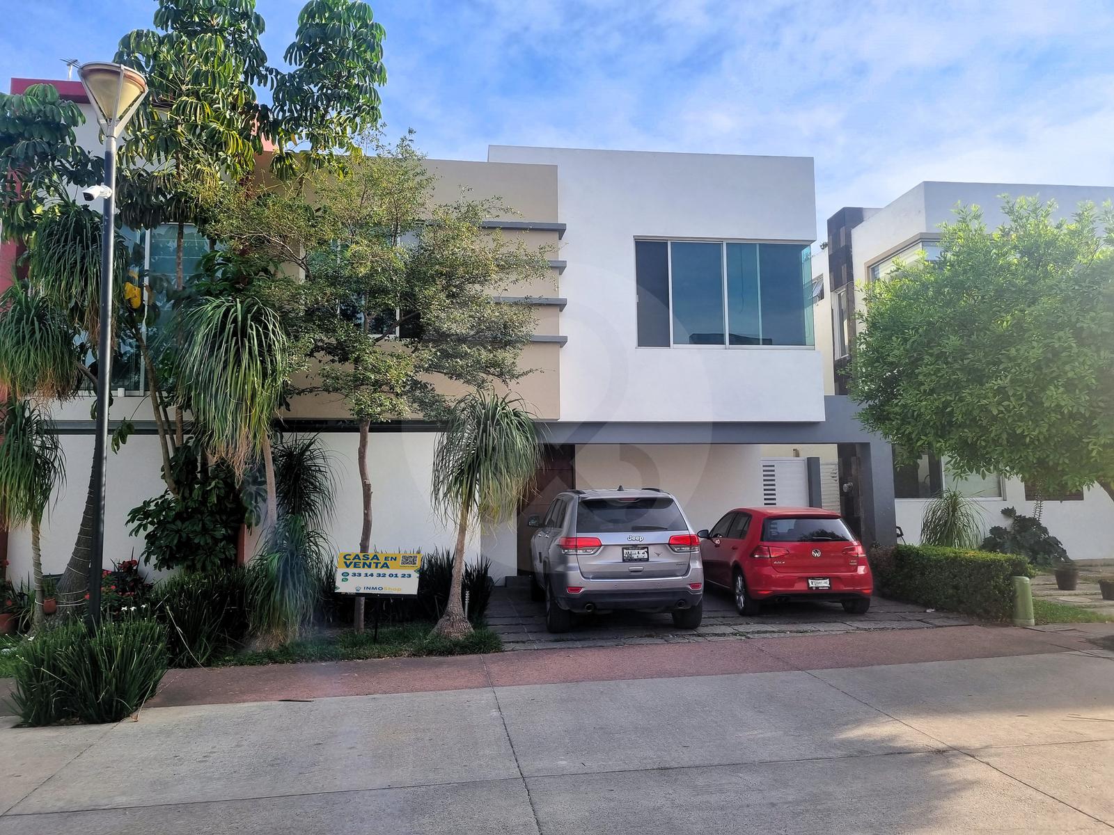 Casa en Venta en Solares Residencial Coto 5 - Lujo y Confort