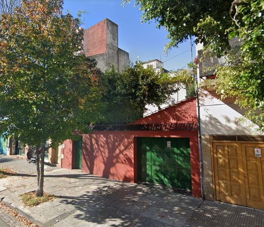 Venta terreno con jardín en Monte Castro