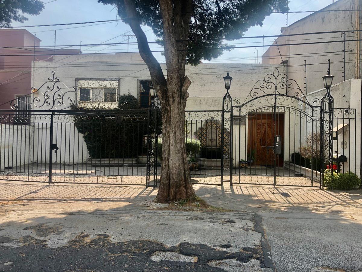 Casa en Venta y Renta en Fuente del Castillo, Lomas de Tecamachalco...