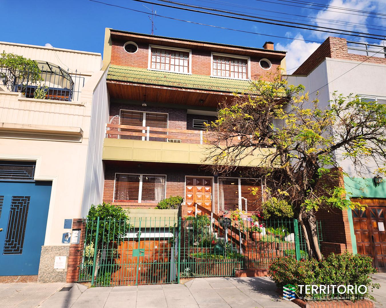 Casa 4 ambientes en venta de tres plantas, con terraza y parrilla propia, Capital Federal, Caballito