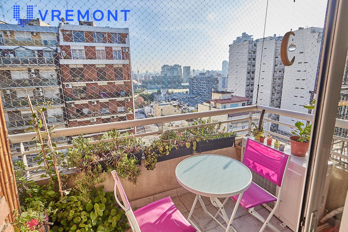 Rivadavia al 5800  Departamento de   2 ambientes en venta   en Caballito  Semipiso  al frente